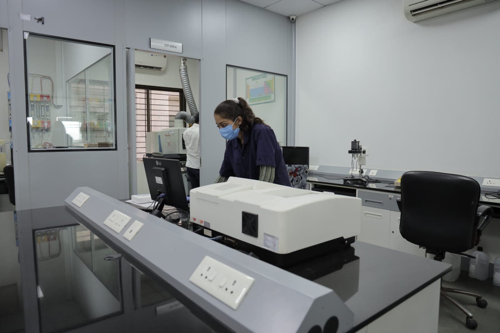 High precision pharmaceutical testing equipment and analytical laboratory