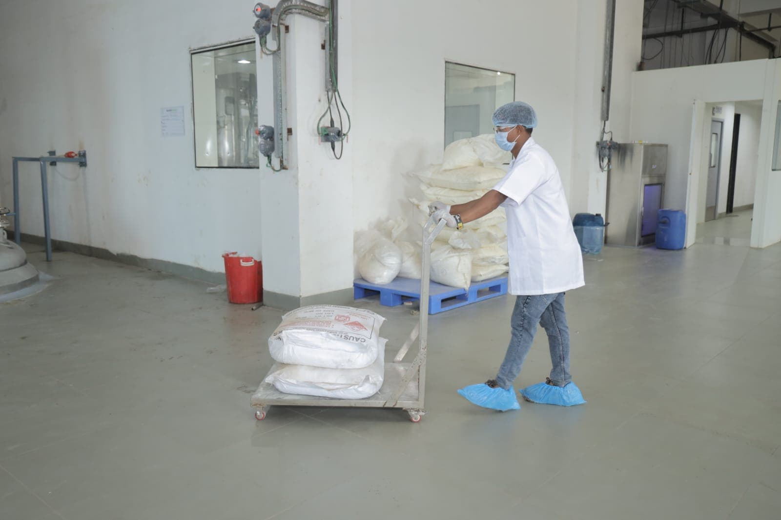 Quality control & HPLC analytical lab at PEC Pharma